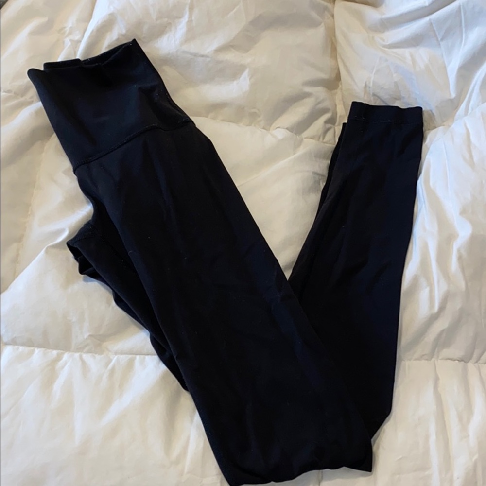 Black Wonder Under Lululemon Leggings